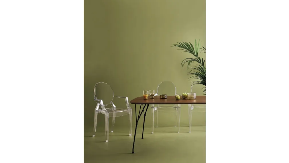 Sedia impilabile Louis Ghost di Kartell